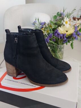 Blondo Nova Black Waterproof Booties Size 9